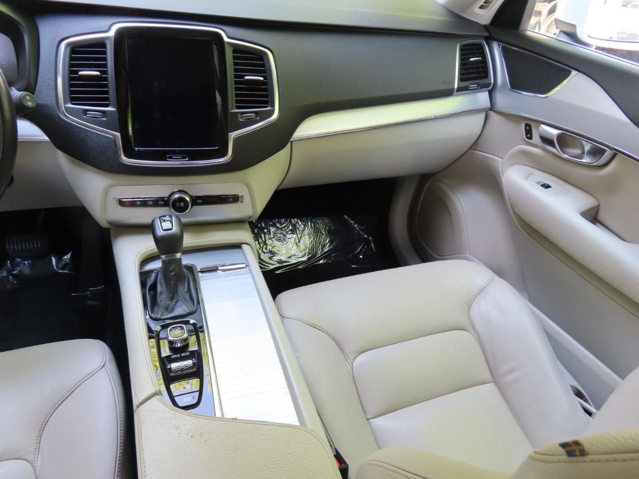 Volvo XC90 T6 AWD 7-Passenger Momentum 2018