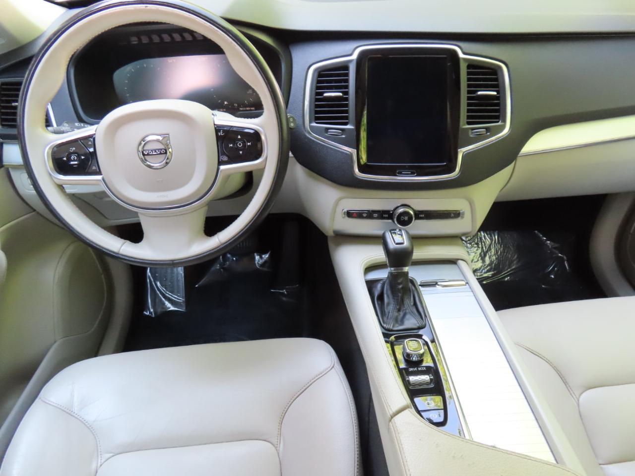 Volvo XC90 T6 AWD 7-Passenger Momentum 2018