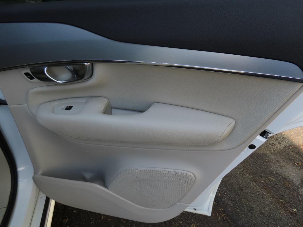Volvo XC90 T6 AWD 7-Passenger Momentum 2018