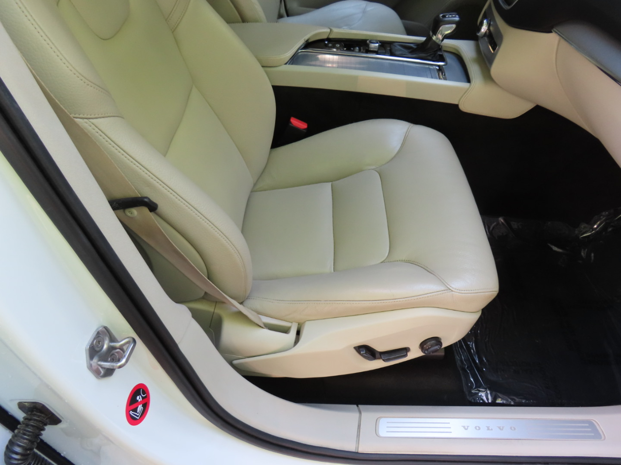 Volvo XC90 T6 AWD 7-Passenger Momentum 2018