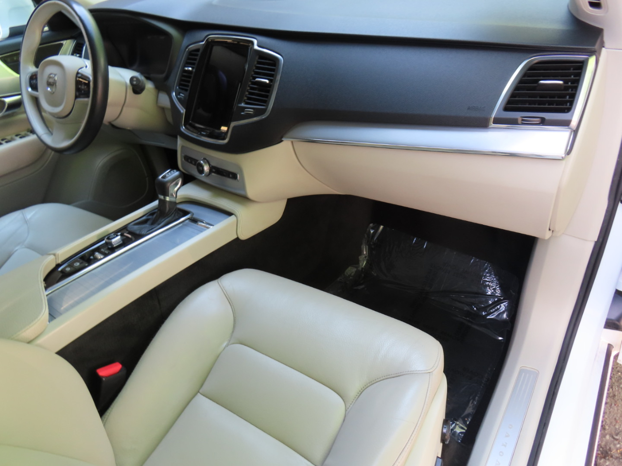 Volvo XC90 T6 AWD 7-Passenger Momentum 2018