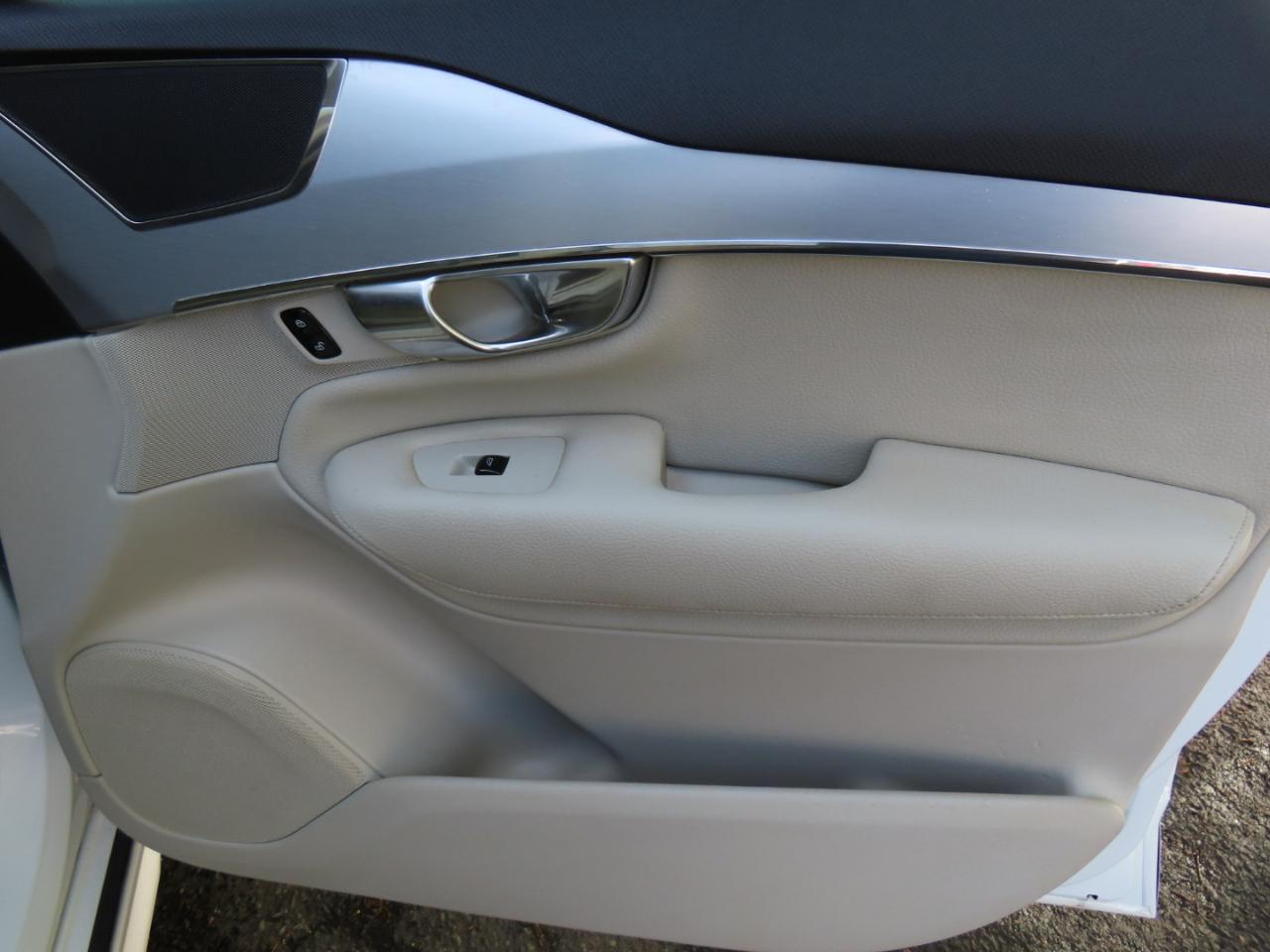 Volvo XC90 T6 AWD 7-Passenger Momentum 2018