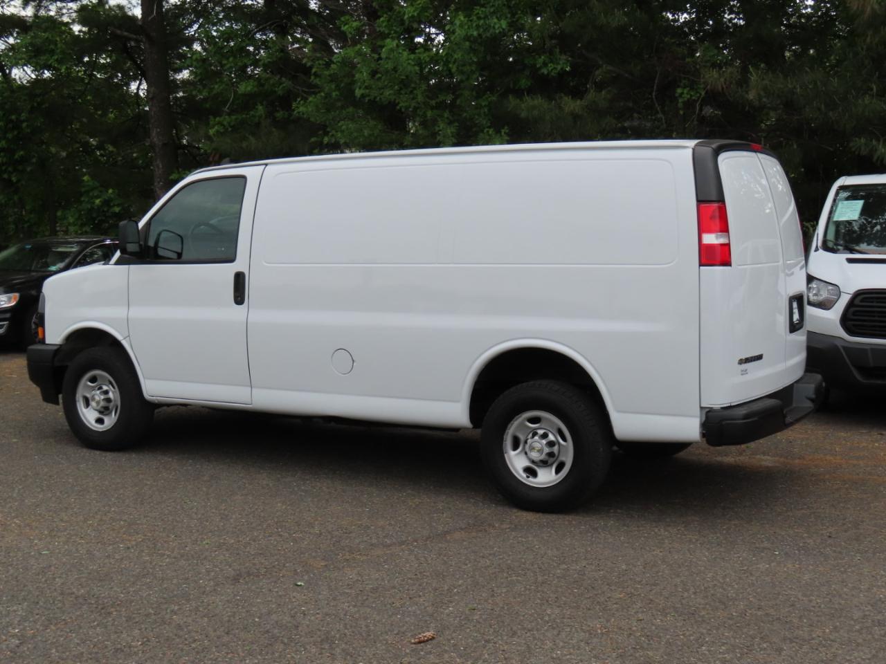 Chevrolet Express Cargo Van RWD 2500 135" 2022