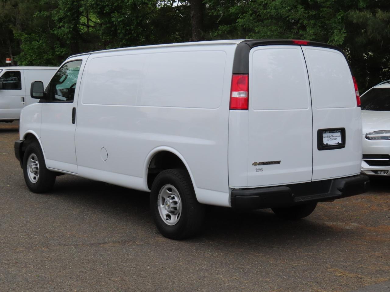 Chevrolet Express Cargo Van RWD 2500 135" 2022