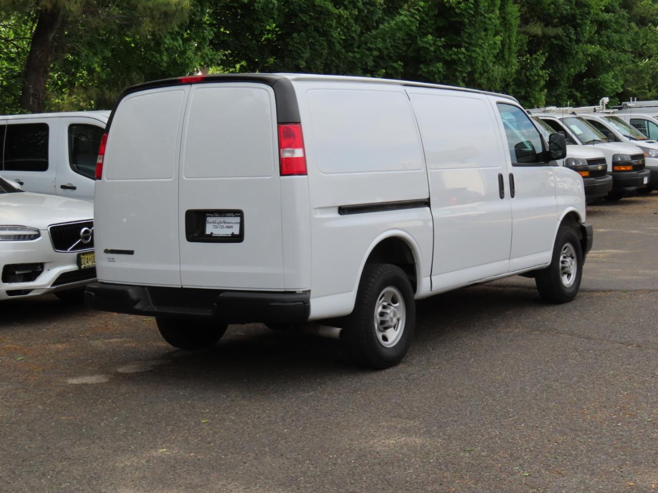 Chevrolet Express Cargo Van RWD 2500 135" 2022