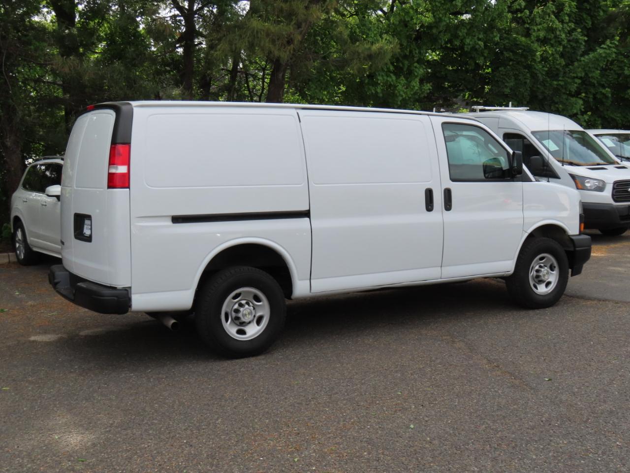 Chevrolet Express Cargo Van RWD 2500 135" 2022