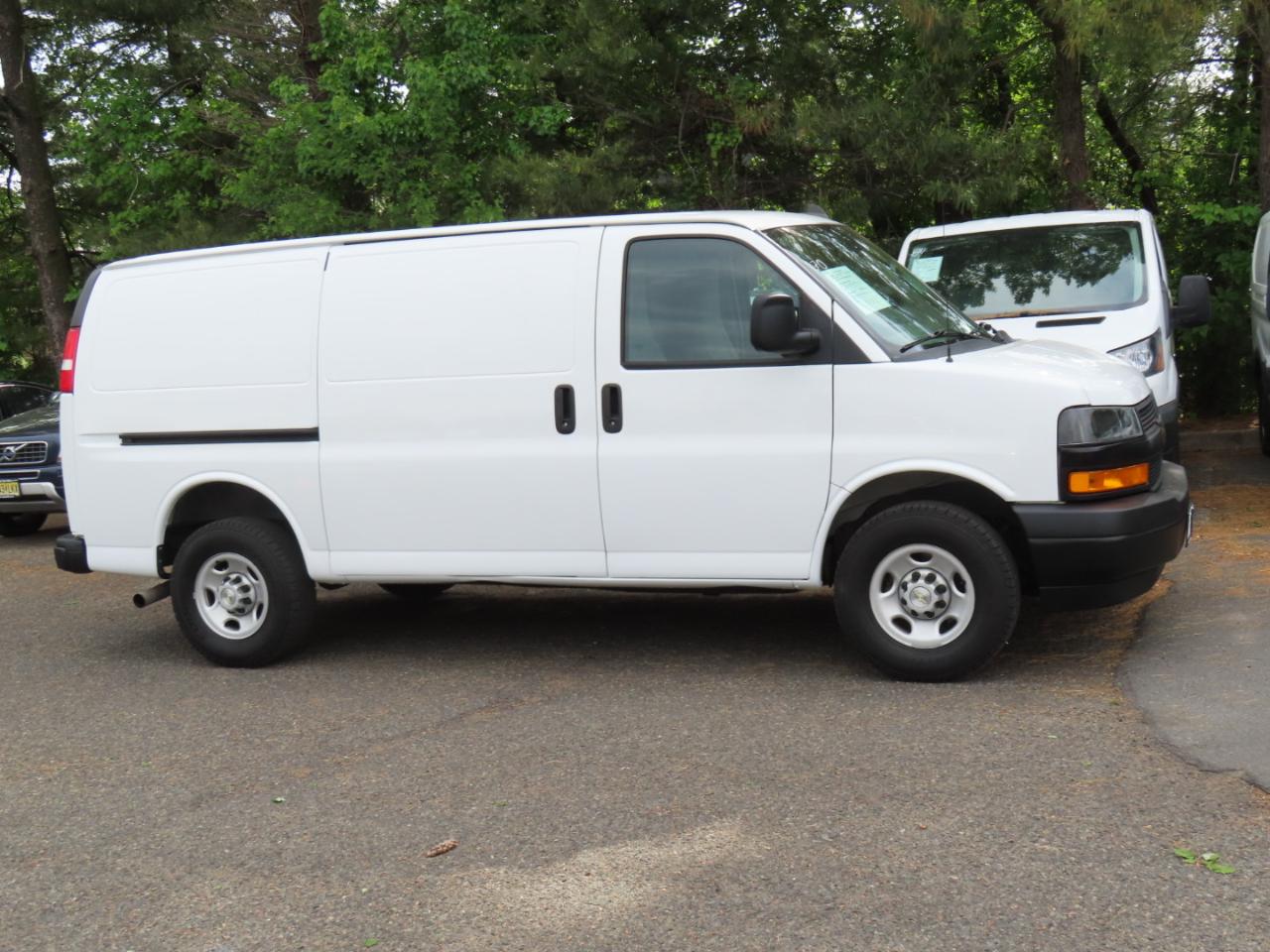 Chevrolet Express Cargo Van RWD 2500 135" 2022