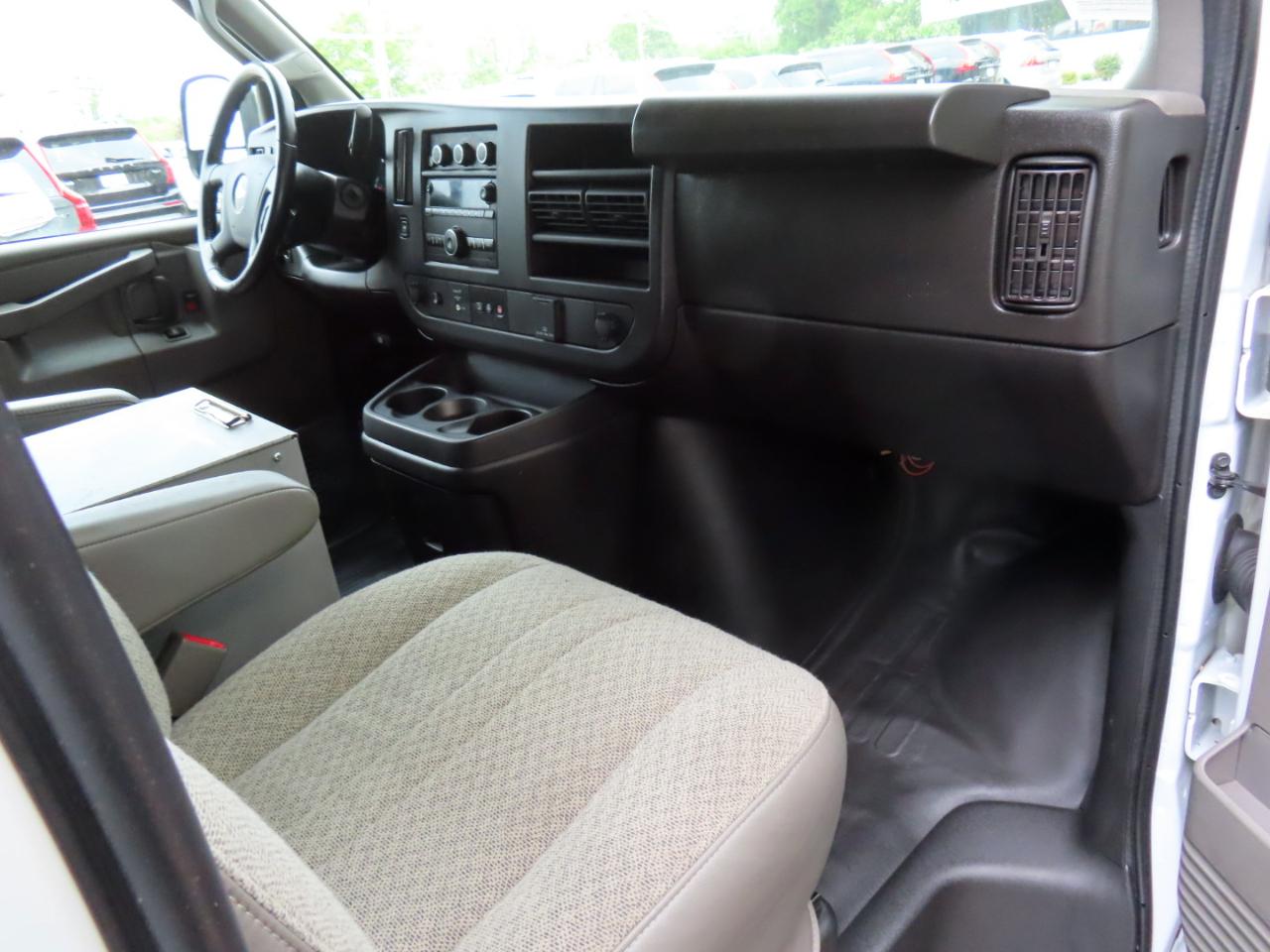 Chevrolet Express Cargo Van RWD 2500 135" 2022