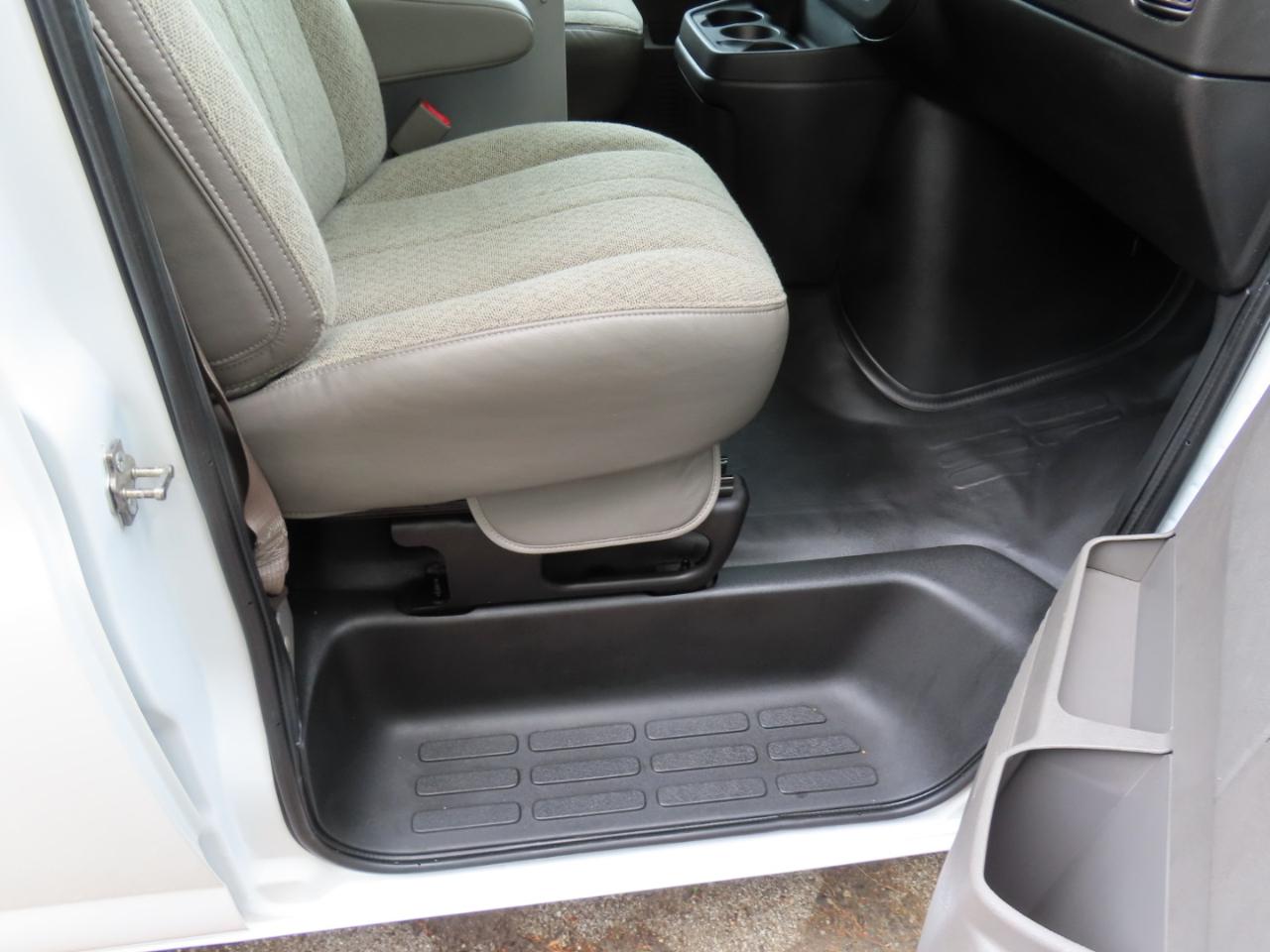 Chevrolet Express Cargo Van RWD 2500 135" 2022