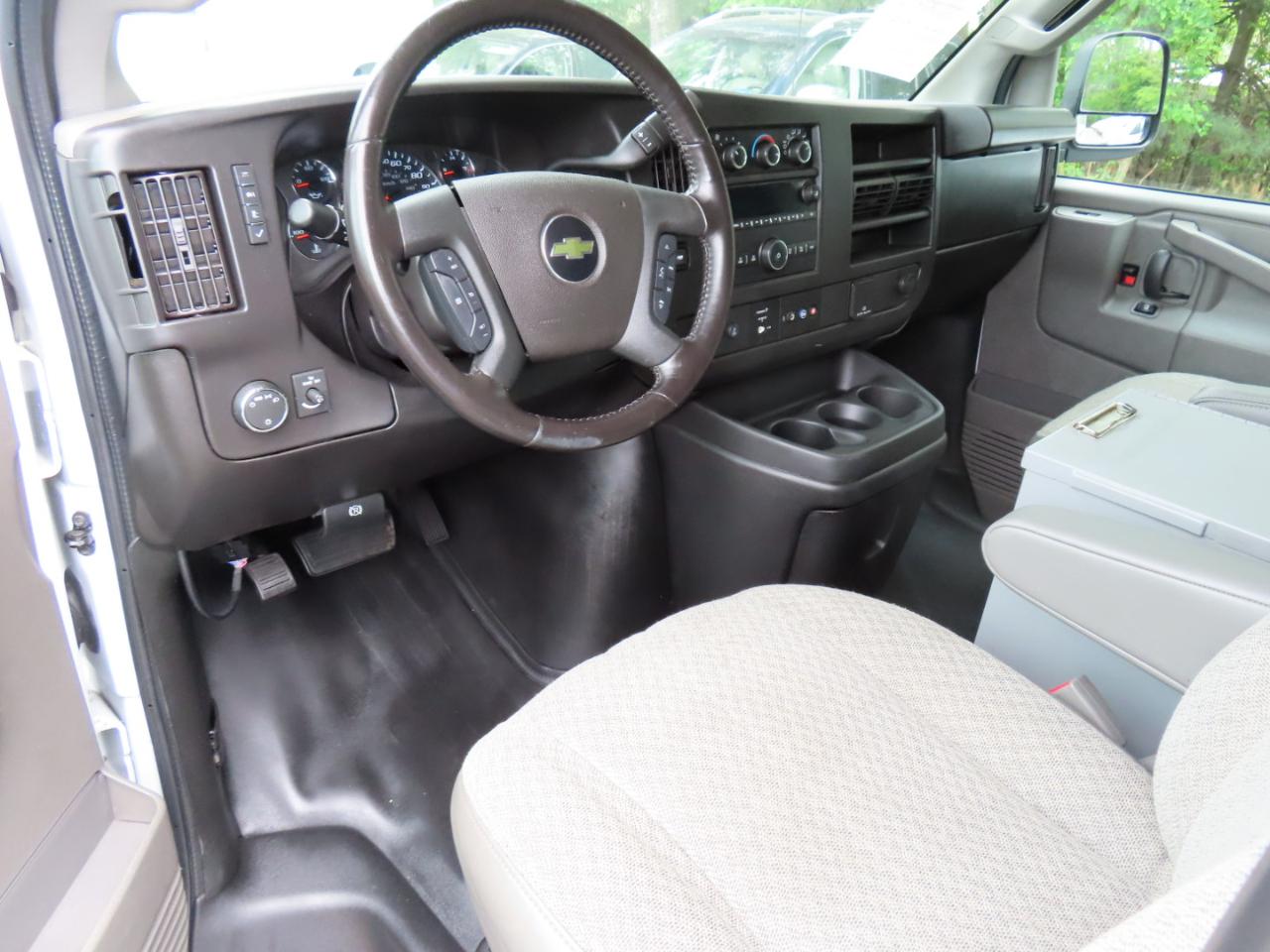 Chevrolet Express Cargo Van RWD 2500 135" 2022