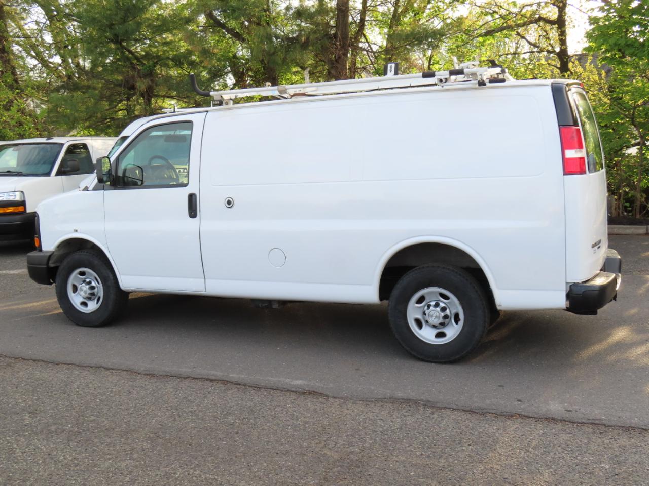 Chevrolet Express Cargo Van RWD 2500 135" 2015