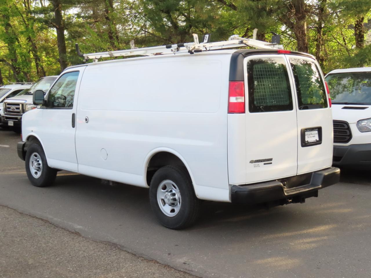 Chevrolet Express Cargo Van RWD 2500 135" 2015