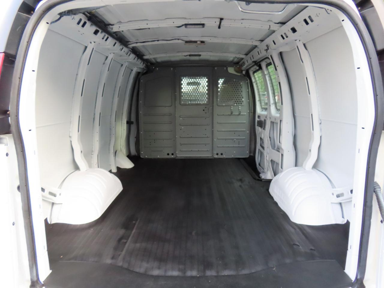 Chevrolet Express Cargo Van RWD 2500 135" 2015