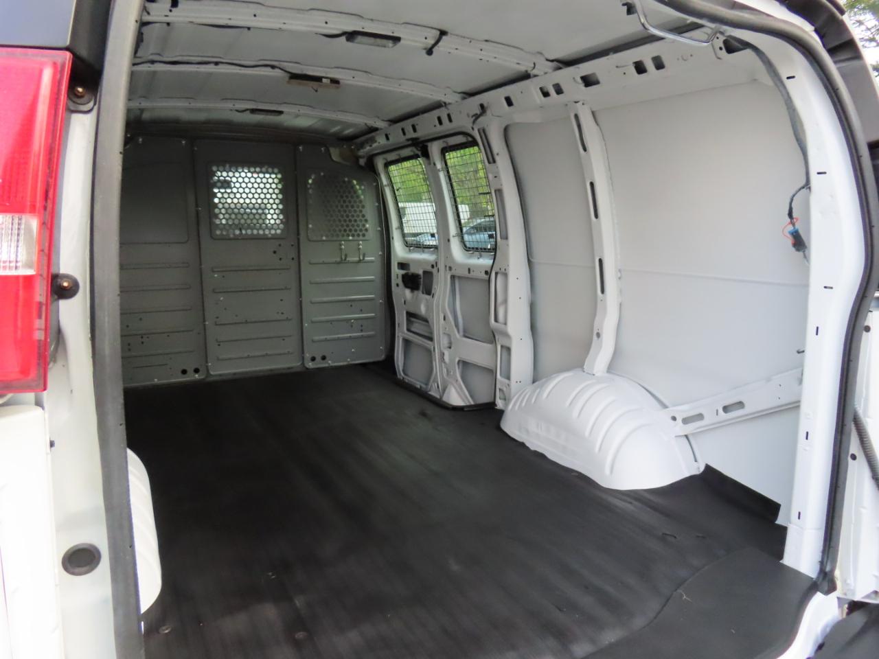 Chevrolet Express Cargo Van RWD 2500 135" 2015