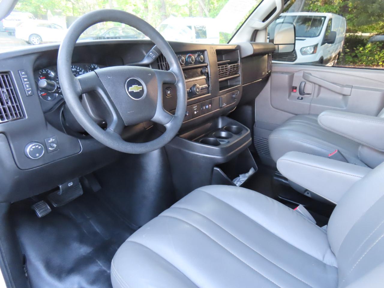Chevrolet Express Cargo Van RWD 2500 135" 2020