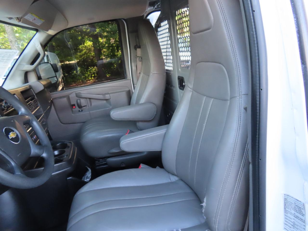 Chevrolet Express Cargo Van RWD 2500 135" 2020