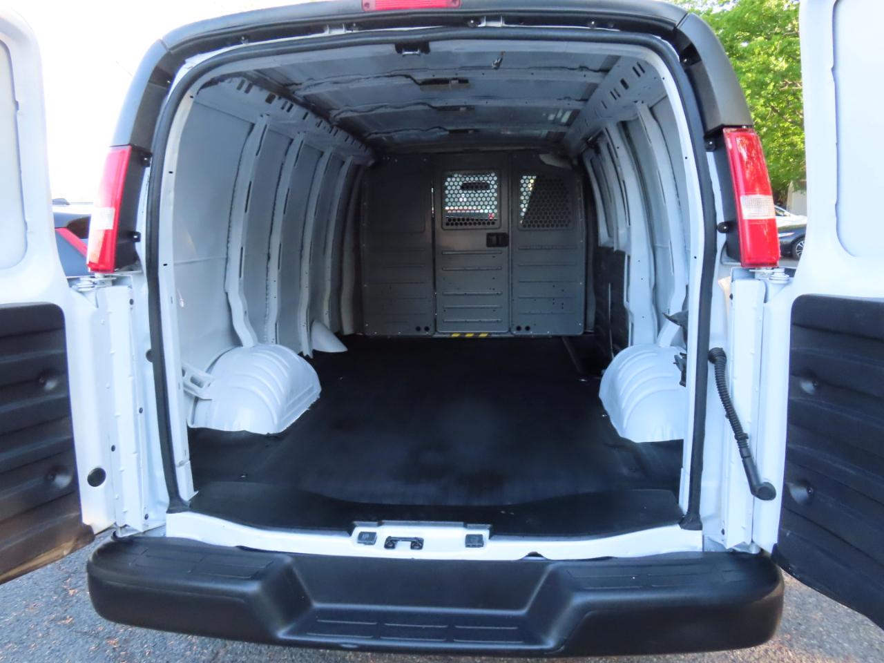 Chevrolet Express Cargo Van RWD 2500 135" 2020