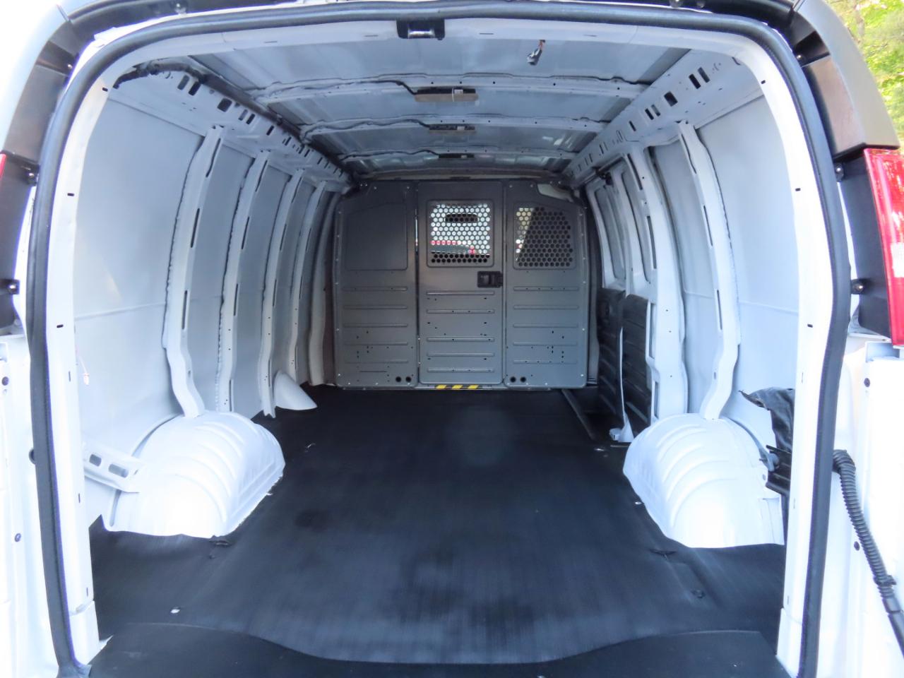 Chevrolet Express Cargo Van RWD 2500 135" 2020