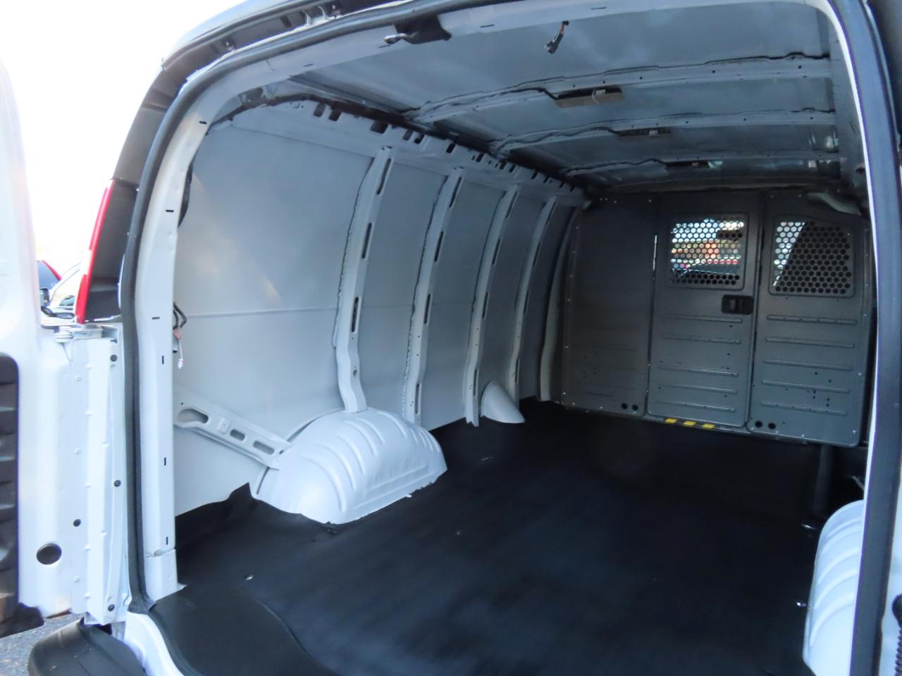Chevrolet Express Cargo Van RWD 2500 135" 2020