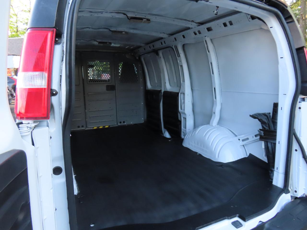 Chevrolet Express Cargo Van RWD 2500 135" 2020