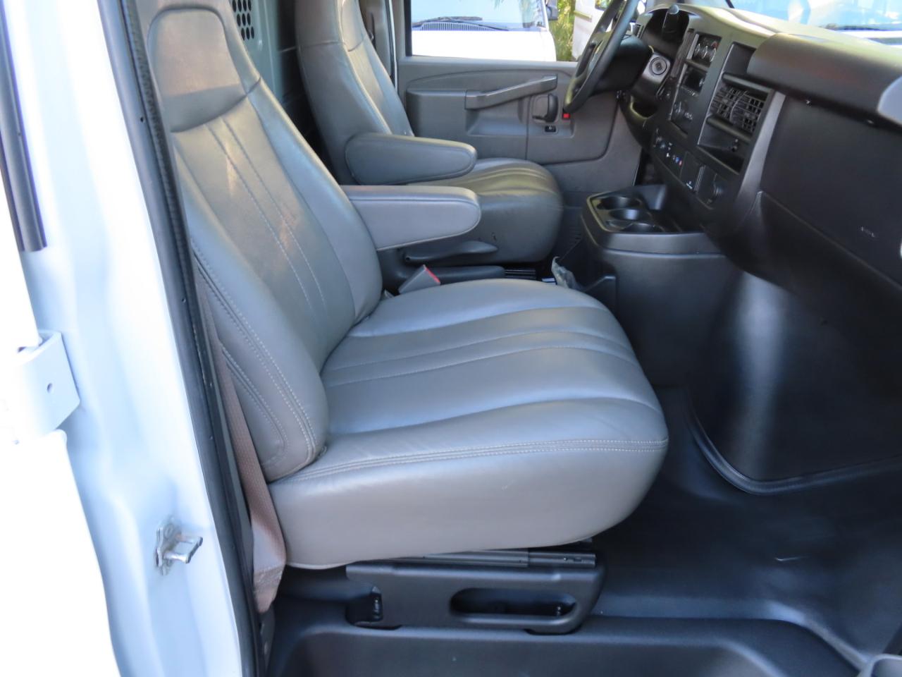 Chevrolet Express Cargo Van RWD 2500 135" 2020