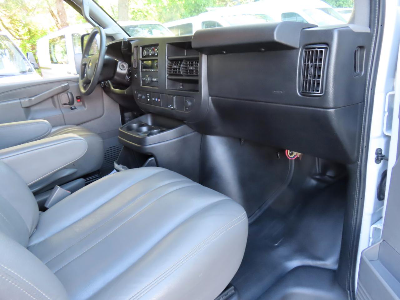 Chevrolet Express Cargo Van RWD 2500 135" 2020