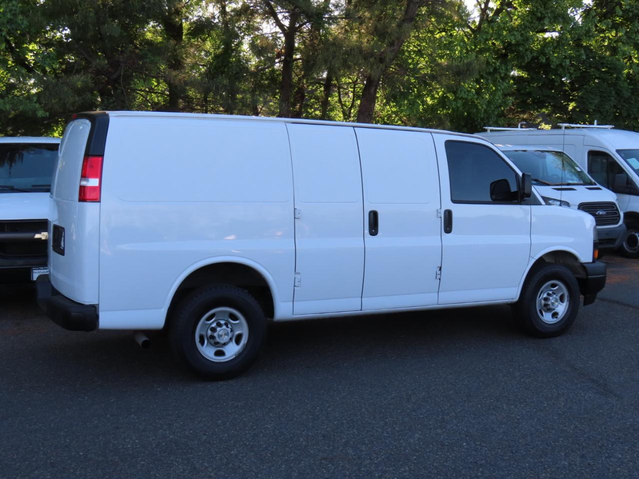 Chevrolet Express Cargo Van RWD 2500 135" 2020