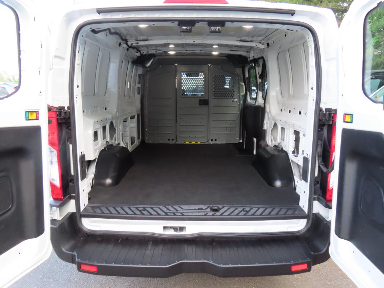 Ford Transit Van T-250 130" Low Rf 9000 GVWR Swing-Out RH Dr 2018