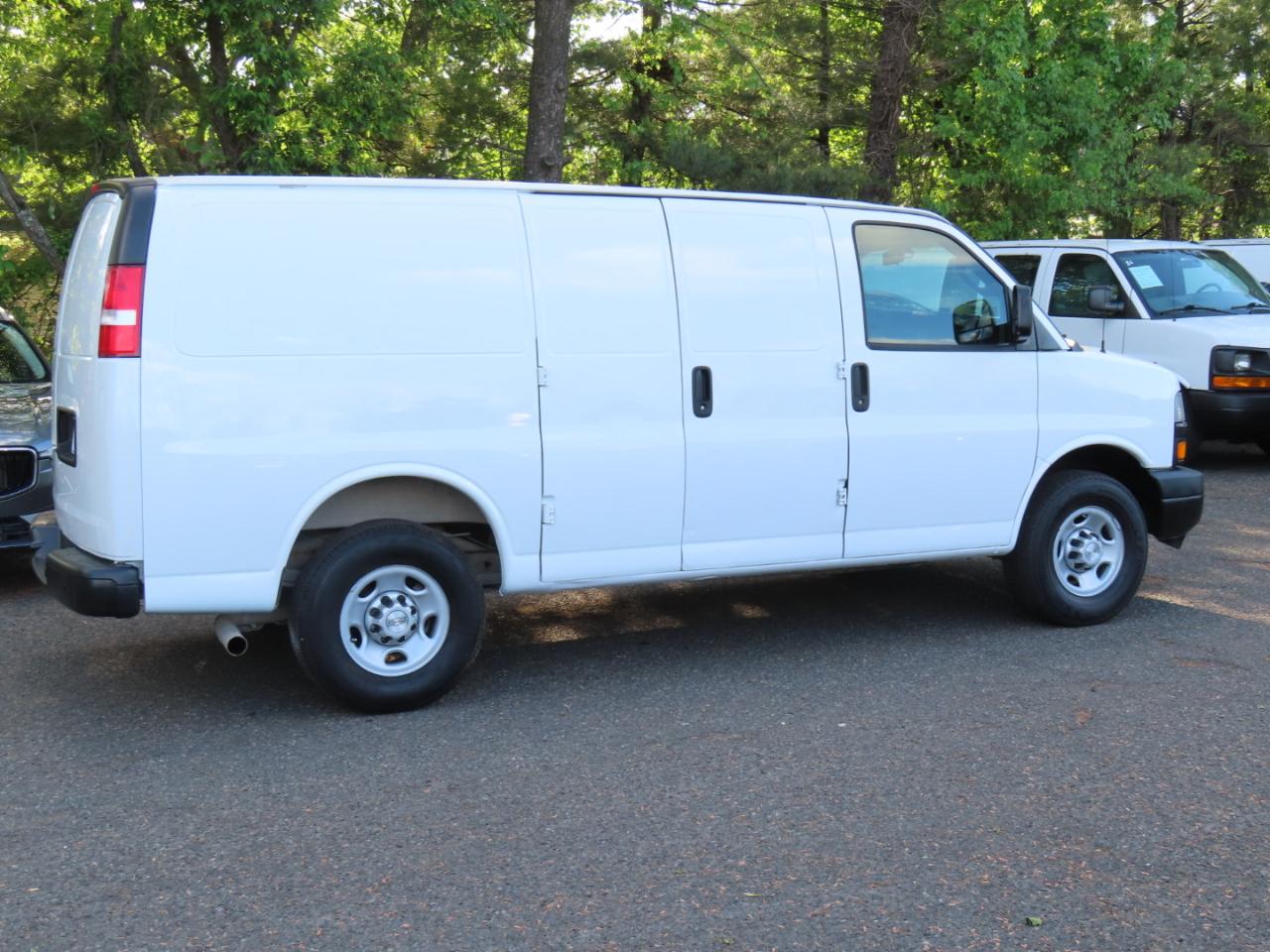 Chevrolet Express Cargo Van RWD 3500 135" 2018
