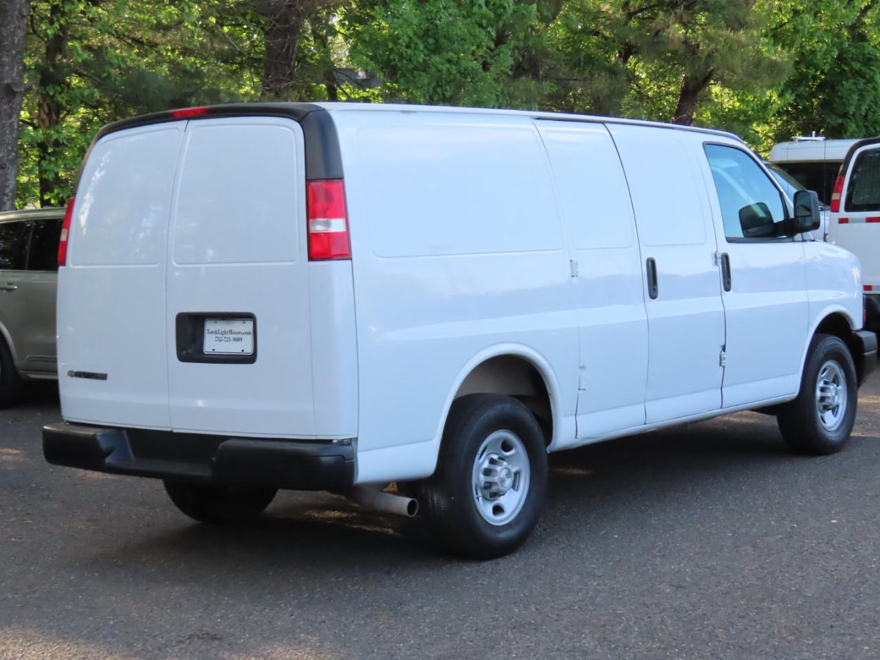 Chevrolet Express Cargo Van RWD 3500 135" 2018