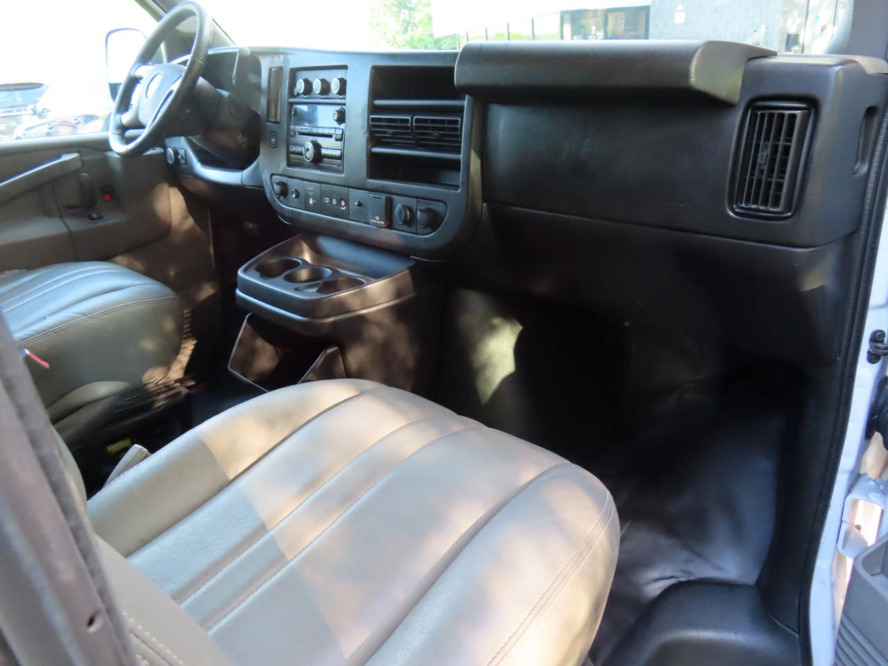 Chevrolet Express Cargo Van RWD 3500 135" 2018