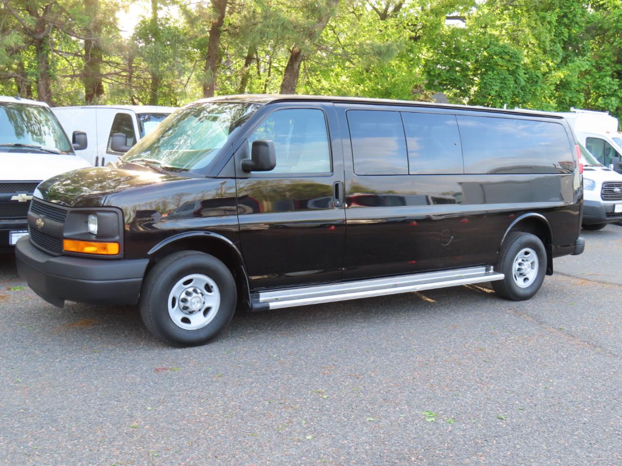 Chevrolet Express Passenger RWD 3500 155" LS w/1LS 2014