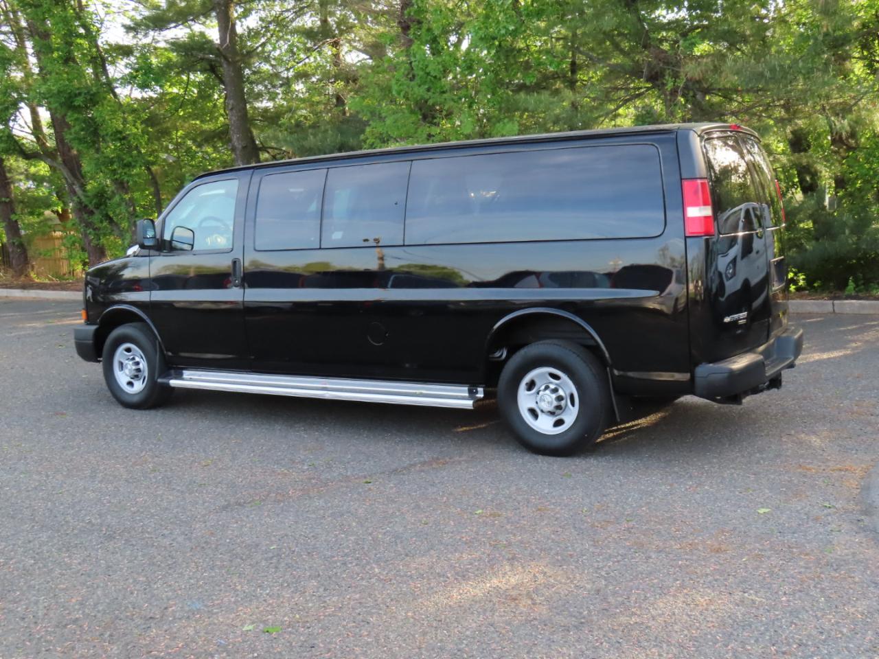 Chevrolet Express Passenger RWD 3500 155" LS w/1LS 2014