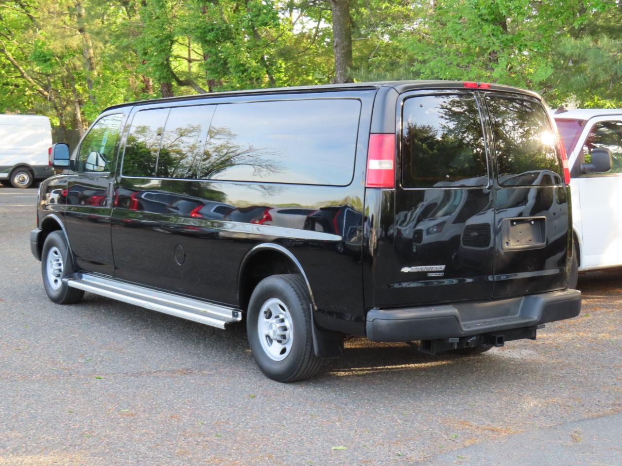 Chevrolet Express Passenger RWD 3500 155" LS w/1LS 2014