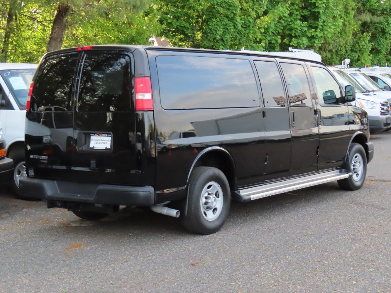 Chevrolet Express Passenger RWD 3500 155" LS w/1LS 2014