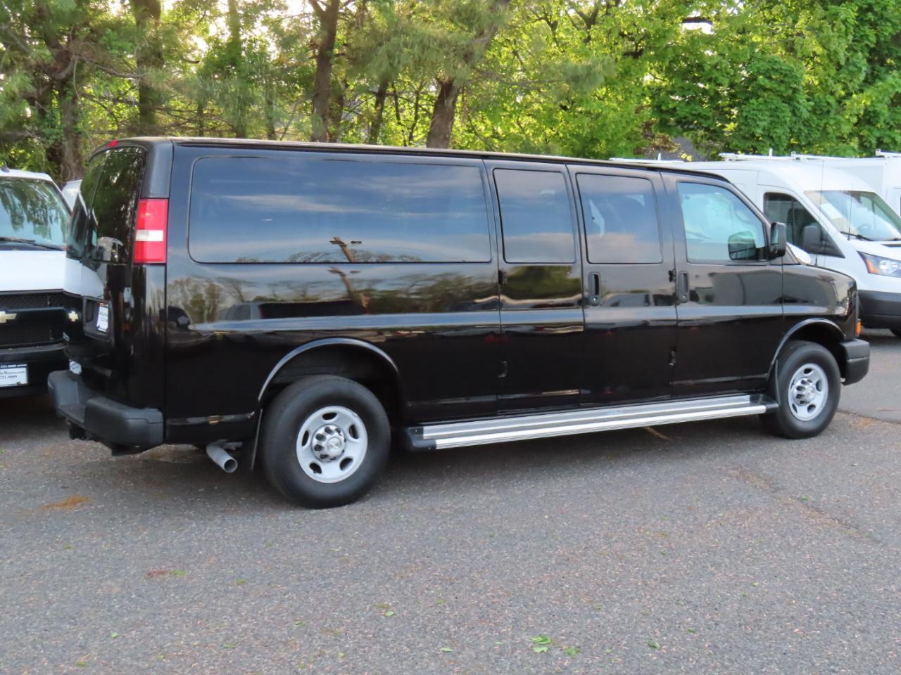 Chevrolet Express Passenger RWD 3500 155" LS w/1LS 2014