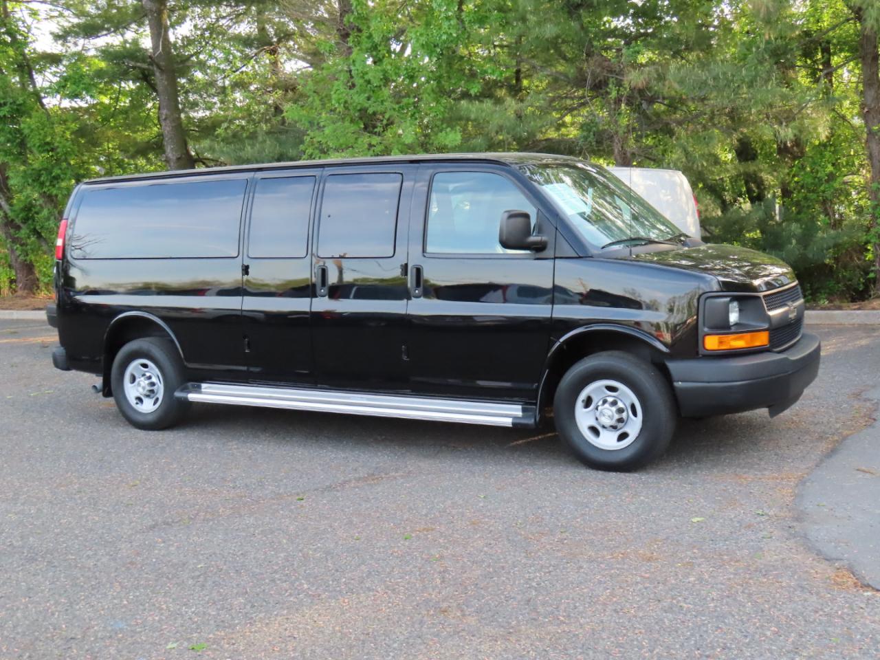 Chevrolet Express Passenger RWD 3500 155" LS w/1LS 2014
