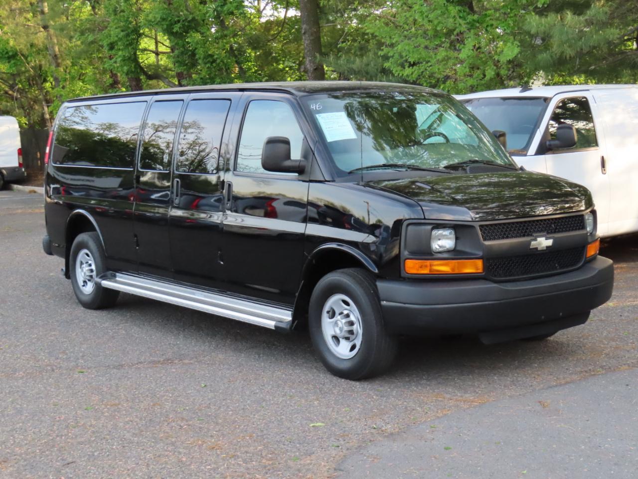 Chevrolet Express Passenger RWD 3500 155" LS w/1LS 2014