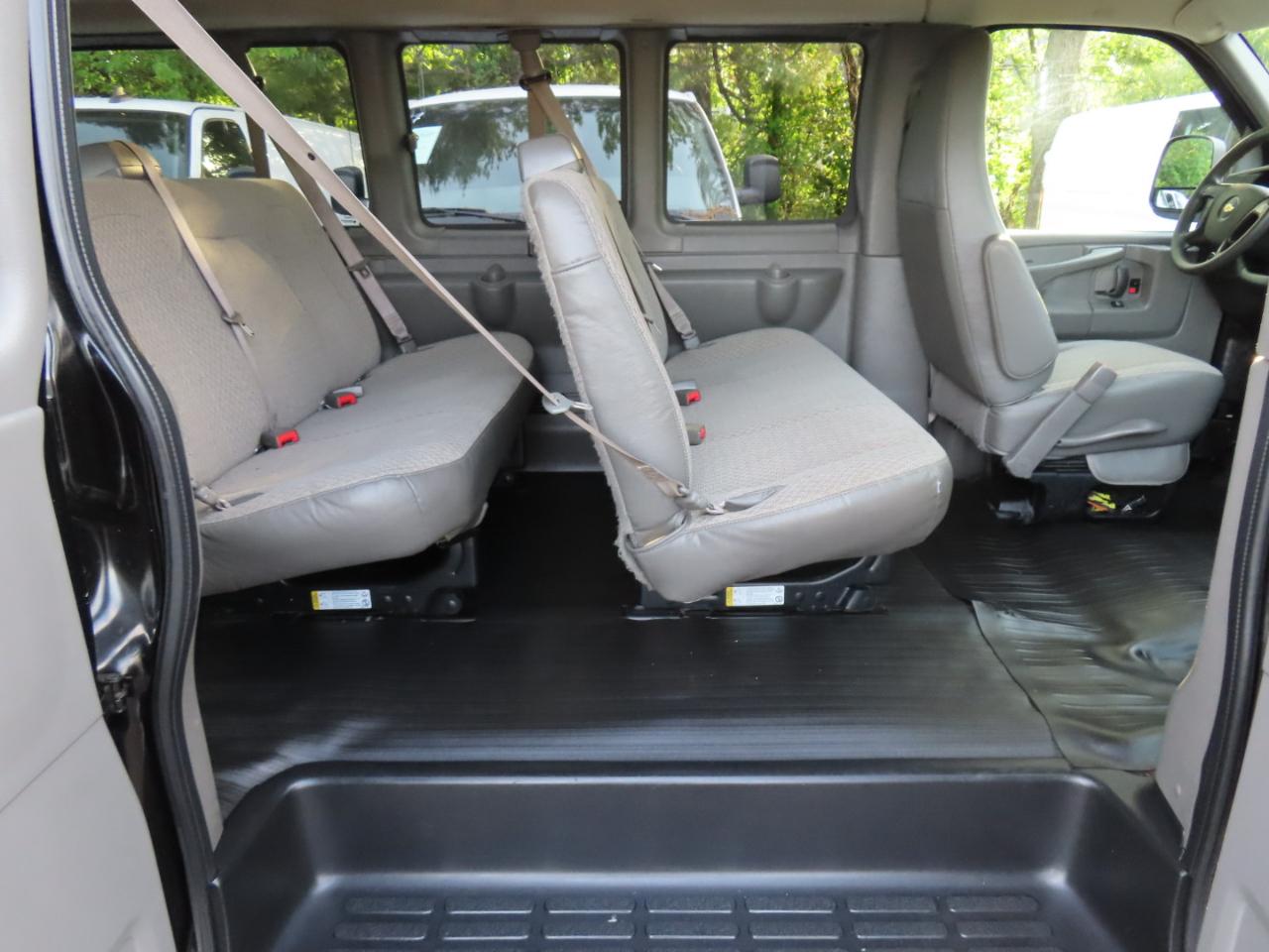 Chevrolet Express Passenger RWD 3500 155" LS w/1LS 2014