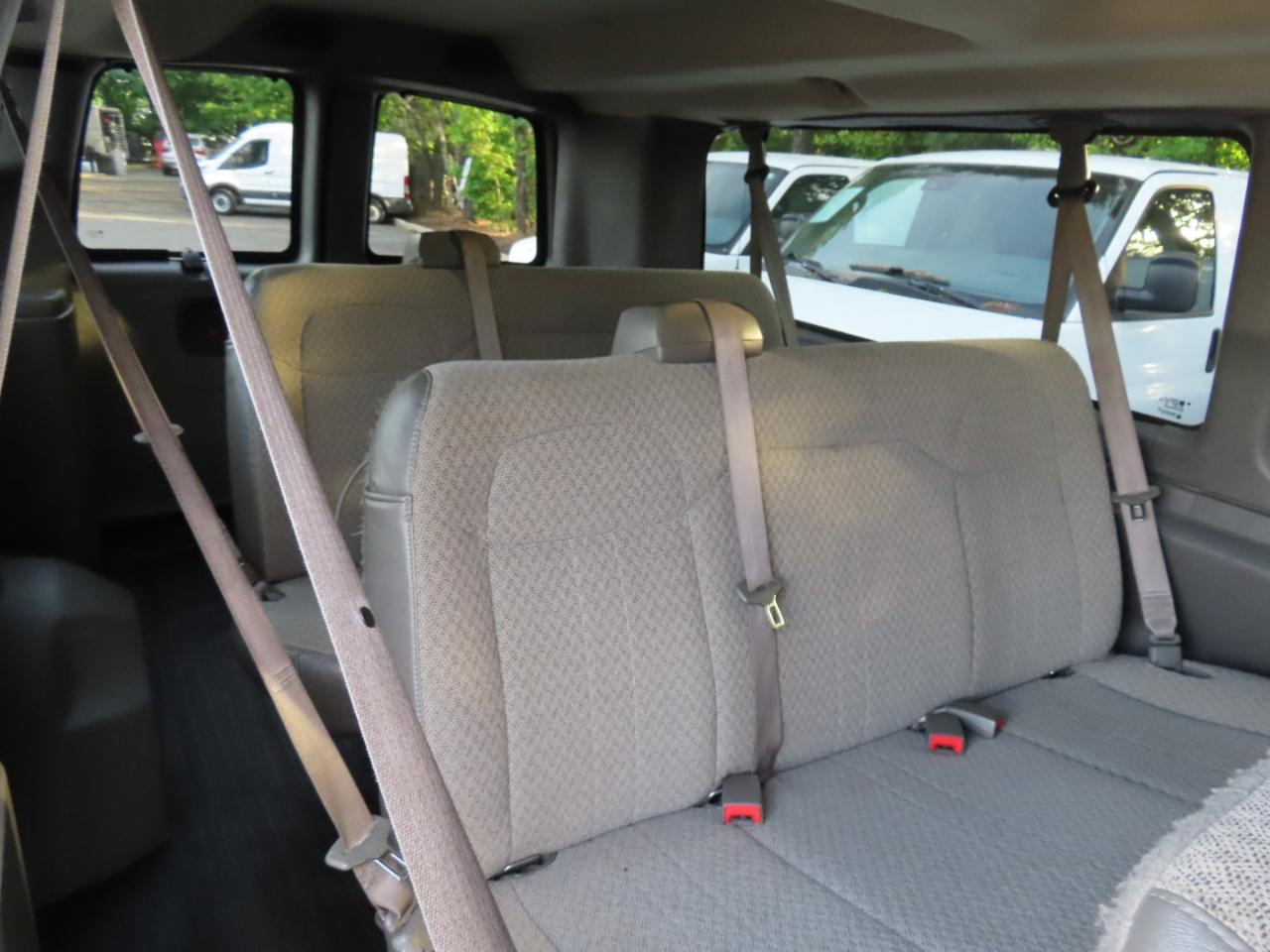 Chevrolet Express Passenger RWD 3500 155" LS w/1LS 2014