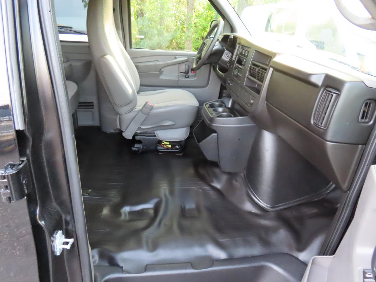 Chevrolet Express Passenger RWD 3500 155" LS w/1LS 2014