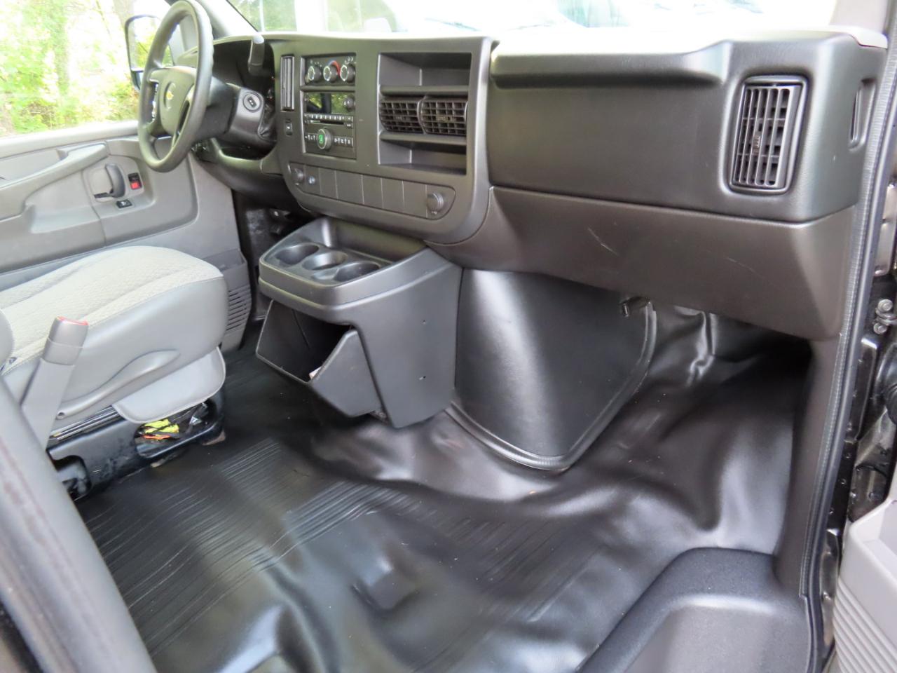 Chevrolet Express Passenger RWD 3500 155" LS w/1LS 2014