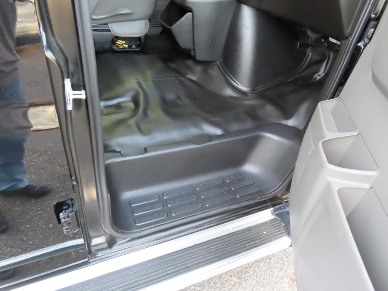 Chevrolet Express Passenger RWD 3500 155" LS w/1LS 2014