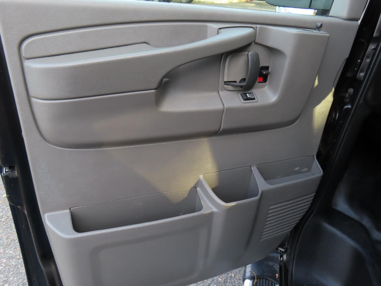 Chevrolet Express Passenger RWD 3500 155" LS w/1LS 2014