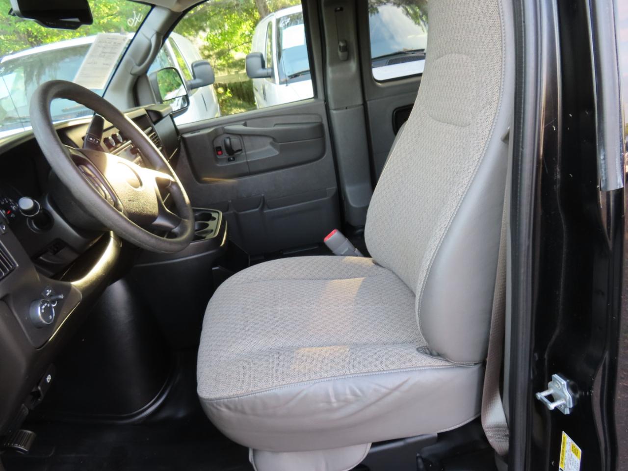 Chevrolet Express Passenger RWD 3500 155" LS w/1LS 2014