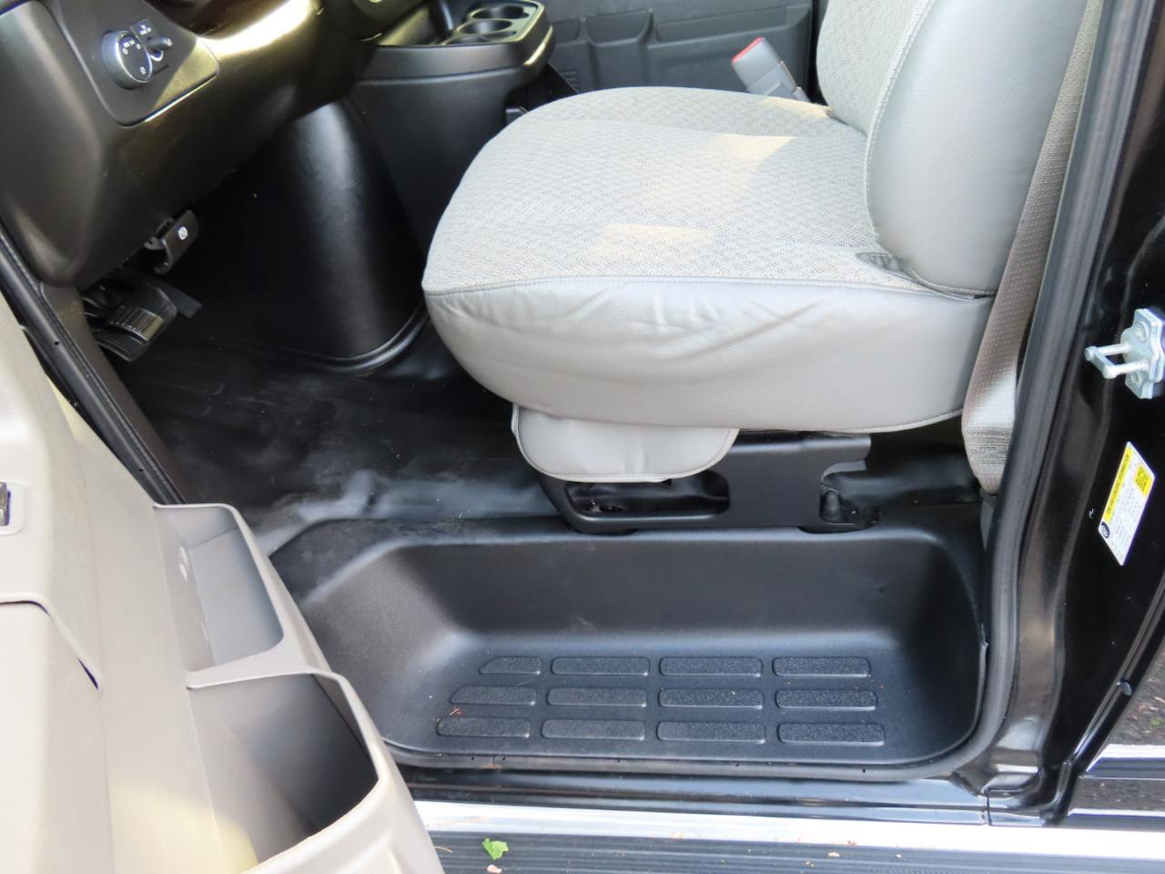 Chevrolet Express Passenger RWD 3500 155" LS w/1LS 2014