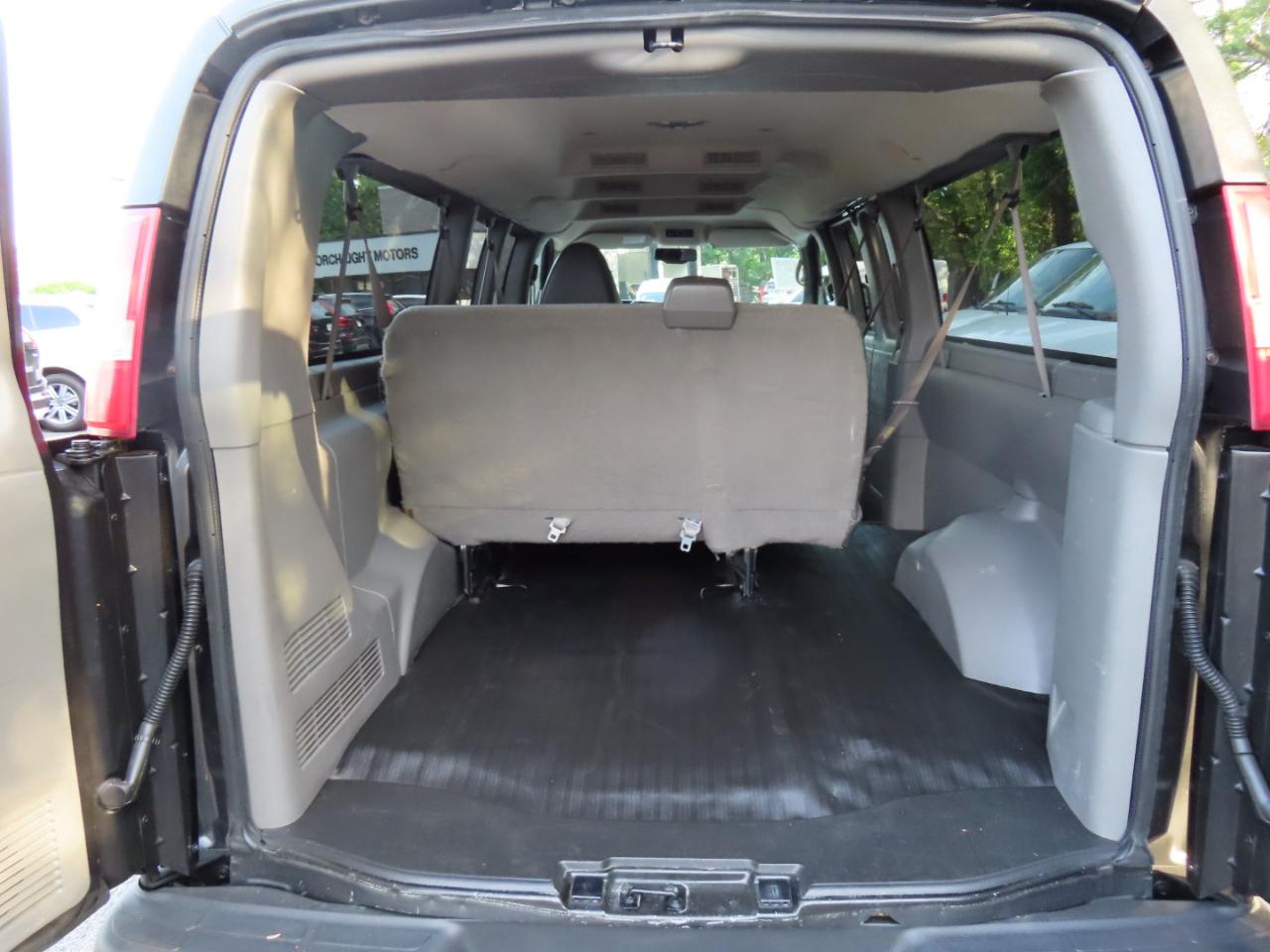 Chevrolet Express Passenger RWD 3500 155" LS w/1LS 2014