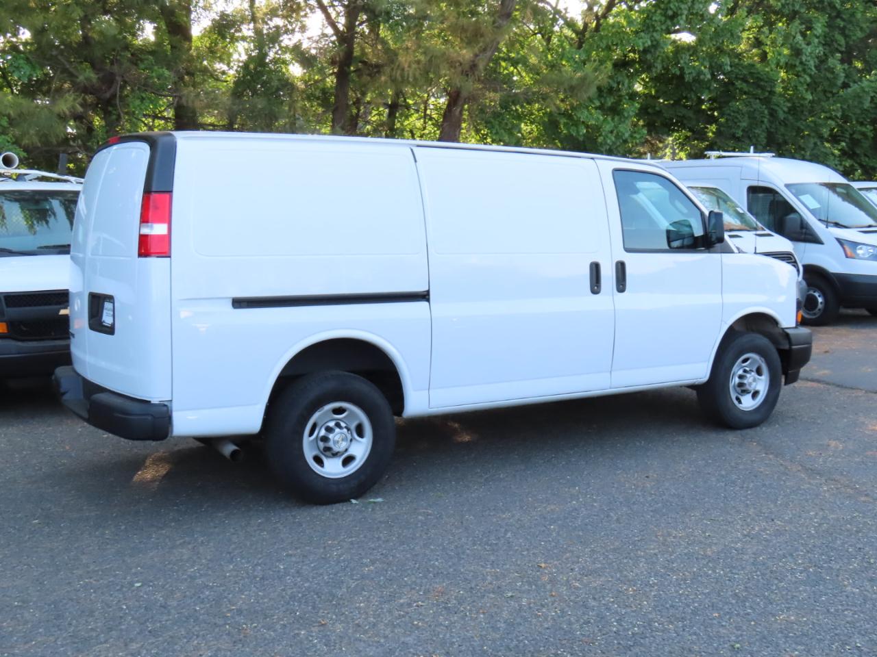 Chevrolet Express Cargo Van RWD 2500 135" 2021