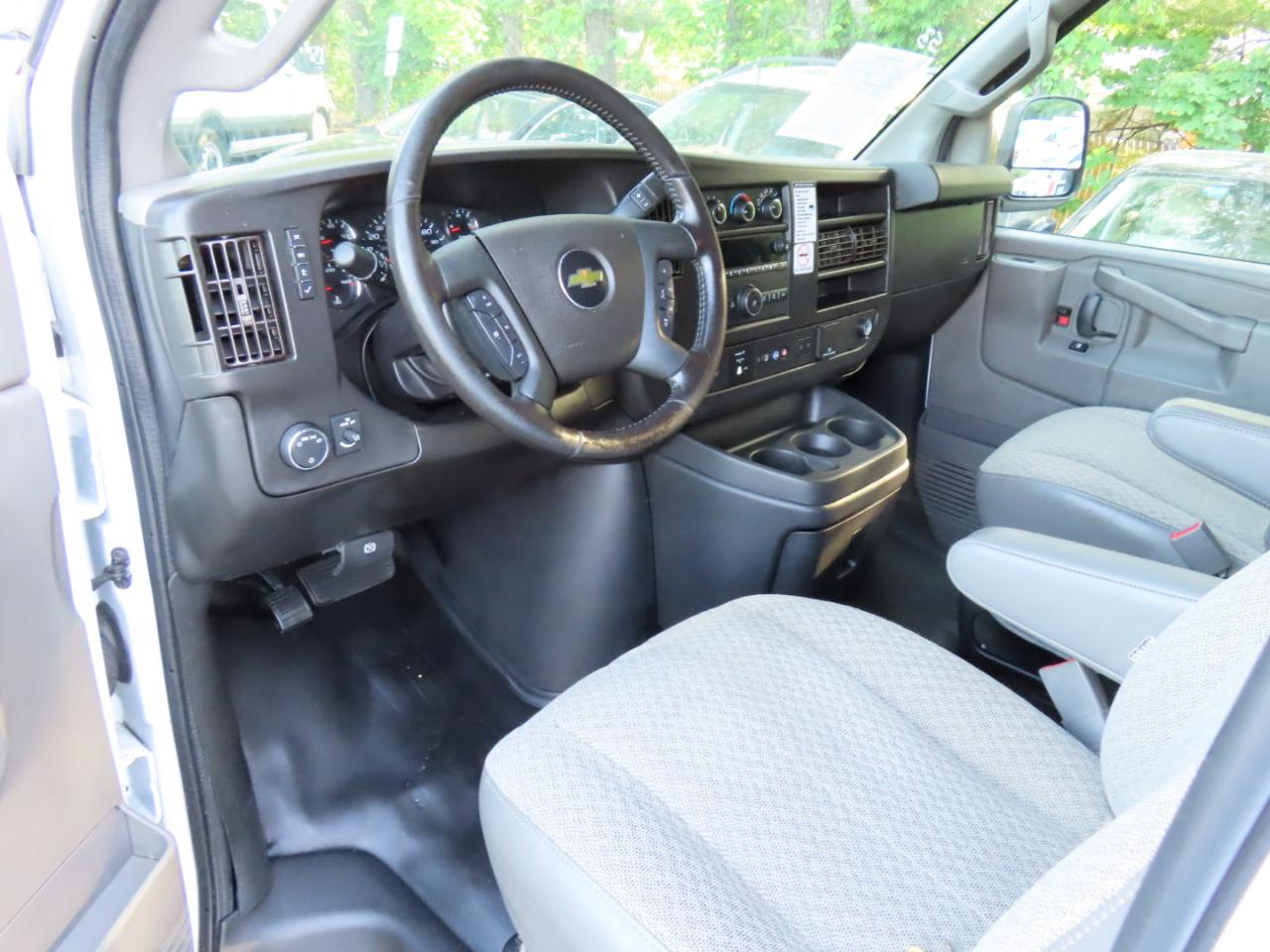 Chevrolet Express Cargo Van RWD 2500 135" 2021