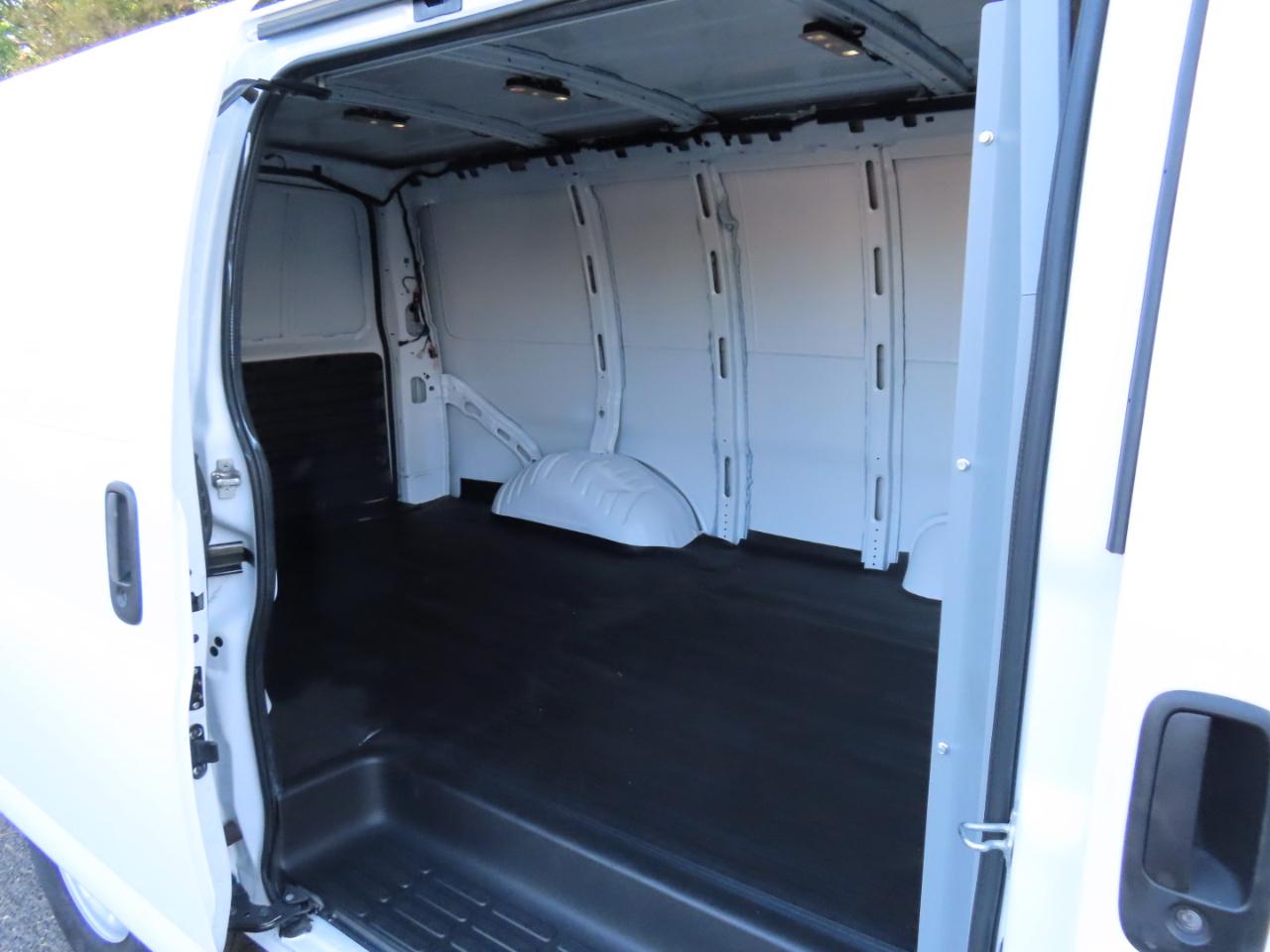 Chevrolet Express Cargo Van RWD 2500 135" 2021
